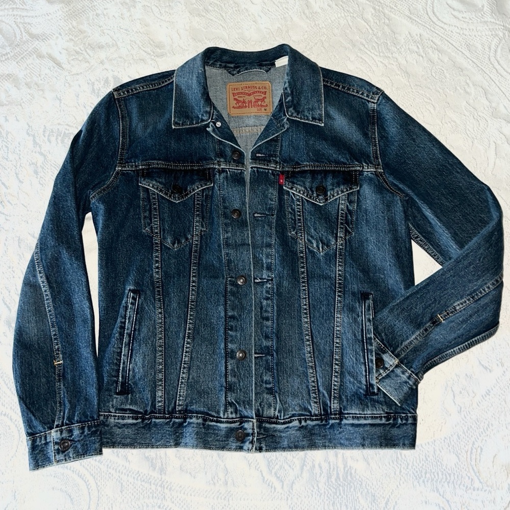 💙Levi's Denim Trucker Jacket classic blue men’s vintage cut NWOT!!! 💙♥️